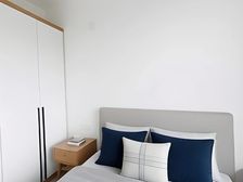 高档社区、中式园林风、人与自然的融合。